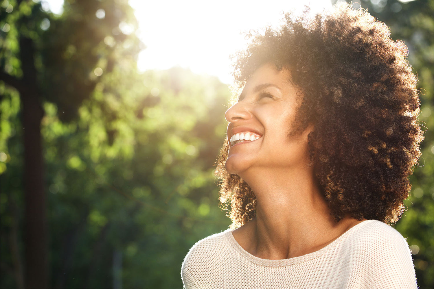 Comment protéger ses cheveux crépus du soleil ?