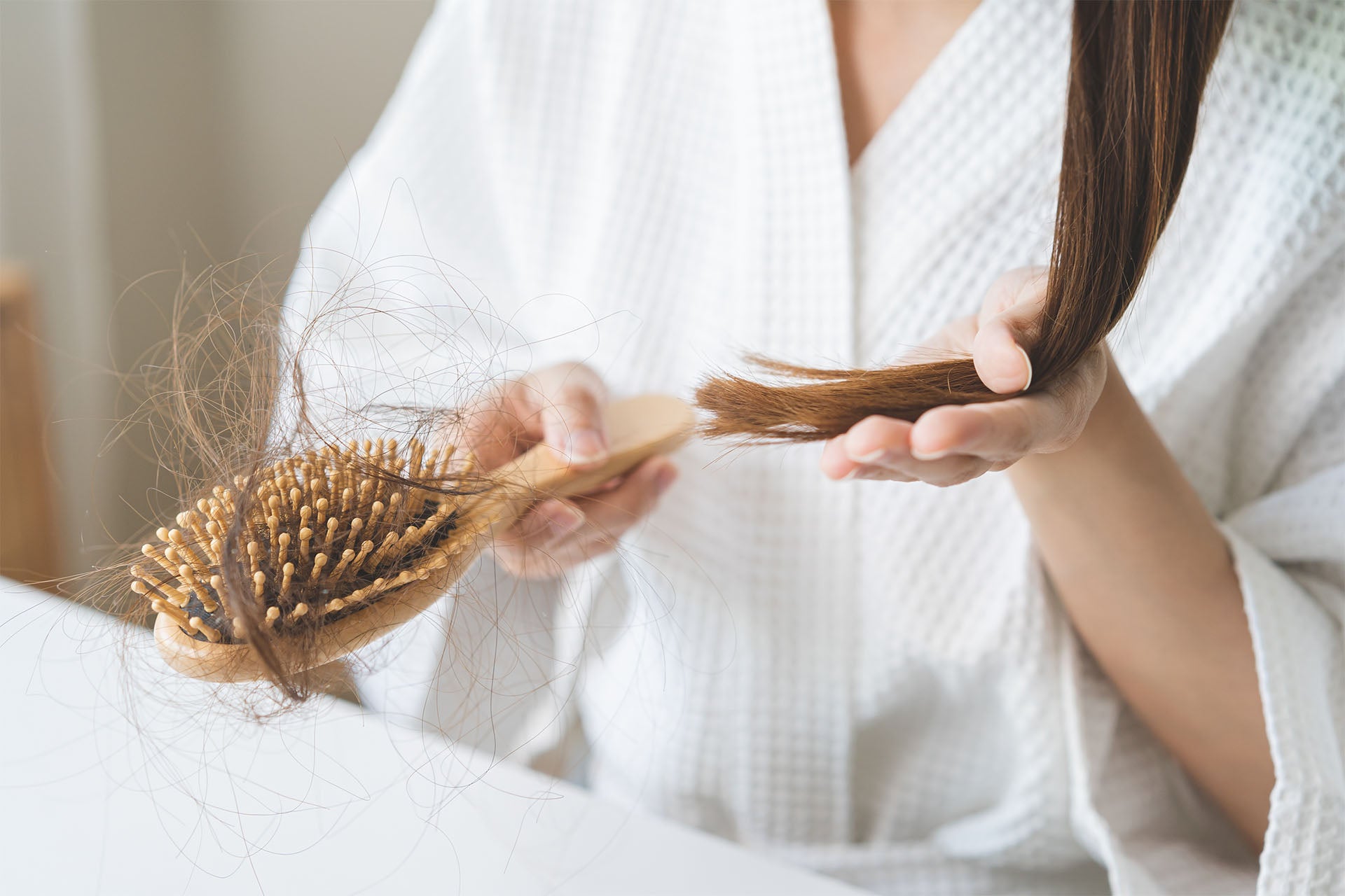 Comment stopper la chute de cheveux en automne ?